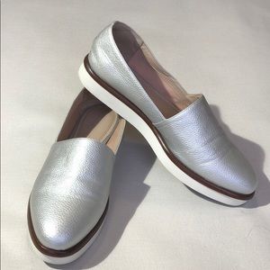 CHARLES & KEITH Metallic espadilles